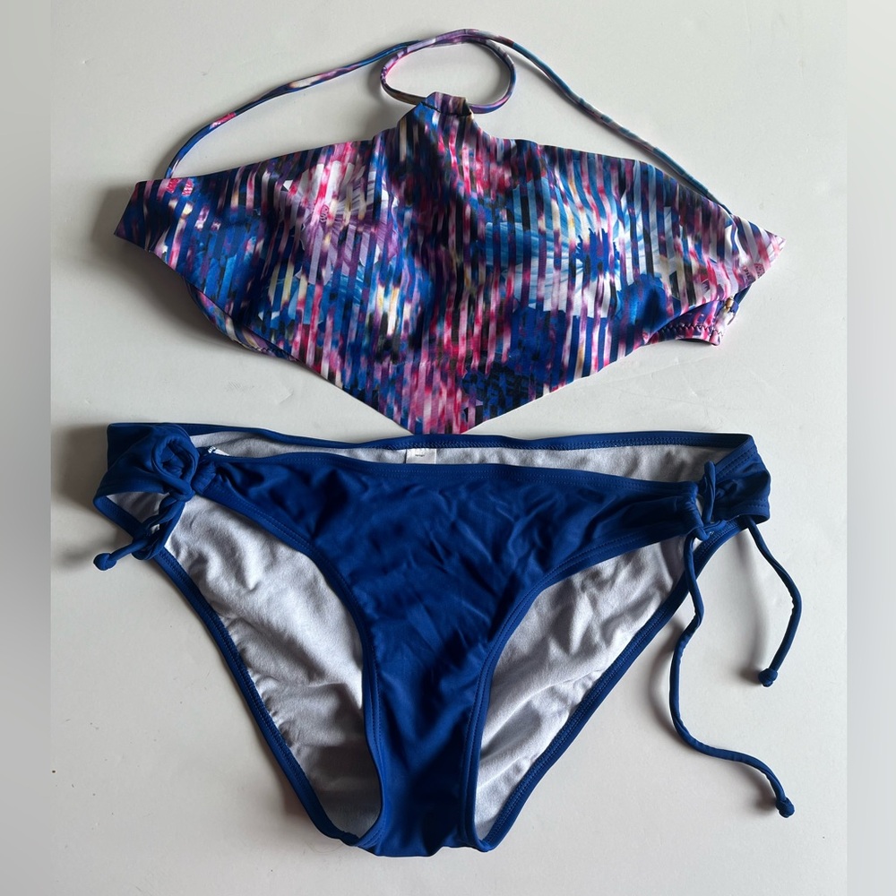 very cute two different sizes bikini top and bottom set